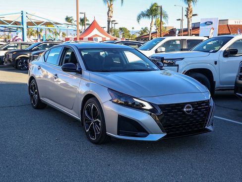 New 2025 Nissan Altima 2.5 SR image 2