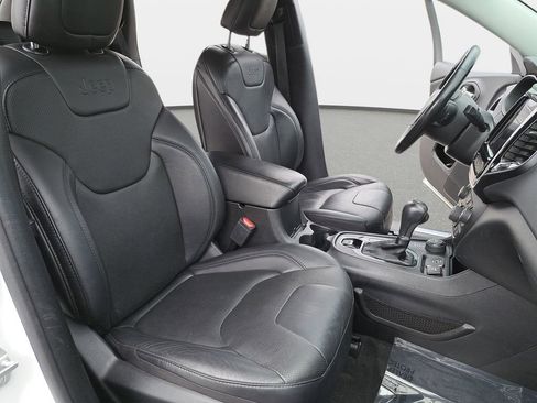 Used 2020 Jeep Cherokee Limited AWD/4WD image 11