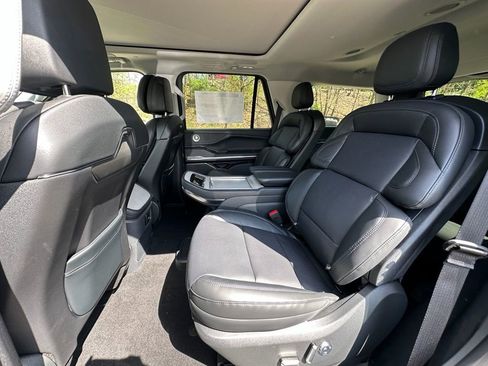 New 2026 Lincoln Navigator Reserve AWD/4WD image 17