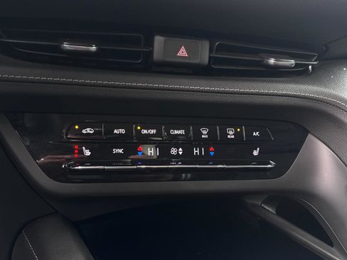 Used 2023 Buick Envision Preferred image 21