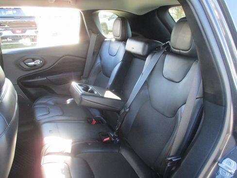 Used 2020 Jeep Cherokee Trailhawk w/ Cold Weather Group image 17