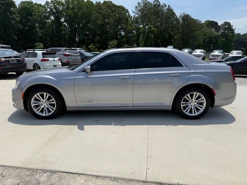Used 2017 Chrysler 300 Limited w/ 300 Premium Group RWD image 4