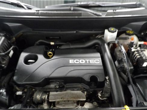 Used 2018 Chevrolet Equinox LS FWD image 19