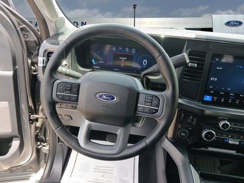 Used 2025 Ford F250 Lariat AWD/4WD image 12
