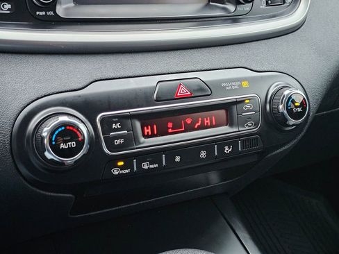 Used 2019 Kia Sorento AWD V6 image 23