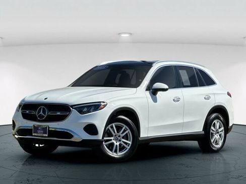 Used 2025 Mercedes-Benz GLC 300 image 2