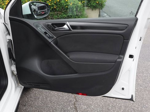 Used 2010 Volkswagen GTI 4-Door image 37