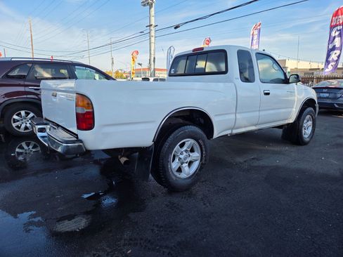 Used 2000 Toyota Tacoma PreRunner image 3