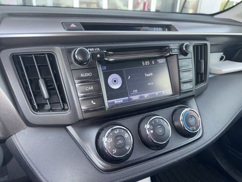 Used 2017 Toyota RAV4 LE image 4