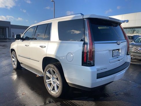 Used 2019 Cadillac Escalade Luxury image 7