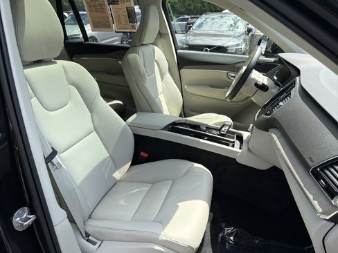 Certified 2025 Volvo XC90 B6 Plus AWD/4WD image 35