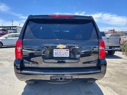 Used 2018 Chevrolet Tahoe LT w/ Luxury Package RWD image 2