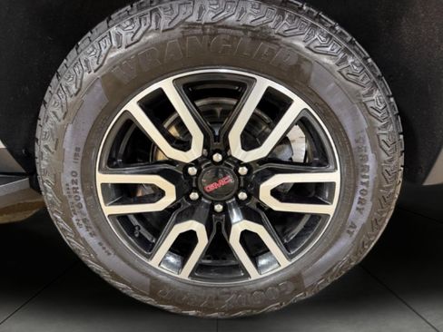 Used 2024 GMC Yukon AT4 w/ Technology Package AWD/4WD image 90