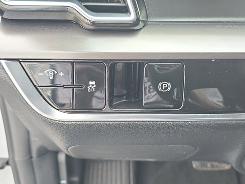 Used 2024 Kia Sportage EX image 21