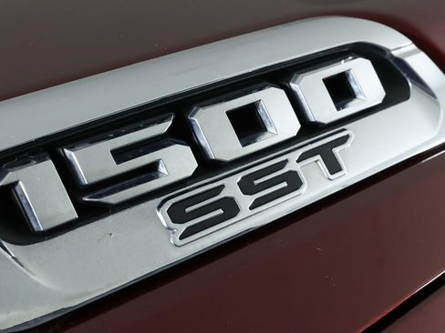 Used 2025 RAM 1500 Laramie AWD/4WD image 46