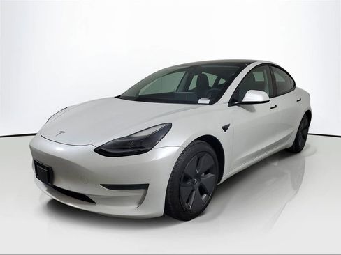 Used 2021 Tesla Model 3 Standard Range Plus image 3