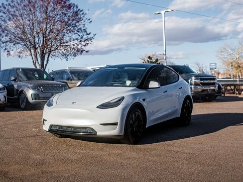 Used 2020 Tesla Model Y Long Range image 3