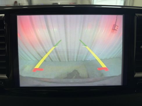 Used 2022 Chrysler Pacifica Touring-L FWD image 10
