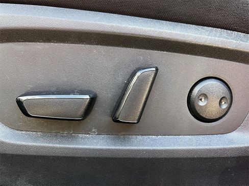 Used 2024 Nissan Pathfinder SV w/ SV Premium Package image 24