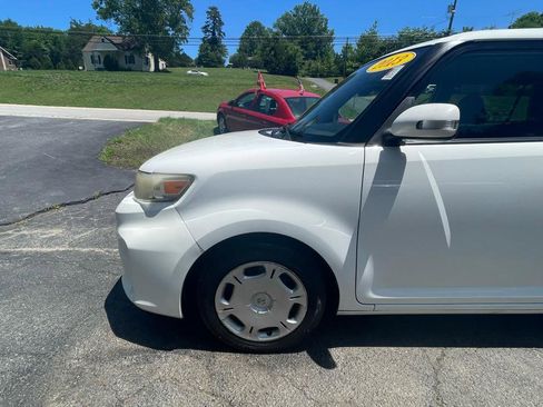 Used 2013 Scion xB FWD image 2
