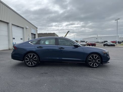 Used 2023 Honda Accord Touring image 6