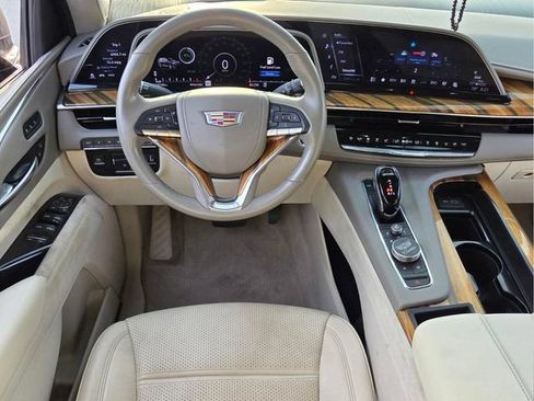 Used 2021 Cadillac Escalade Premium Luxury Platinum AWD/4WD image 6