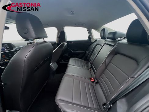 Used 2024 Volkswagen Jetta SE image 31