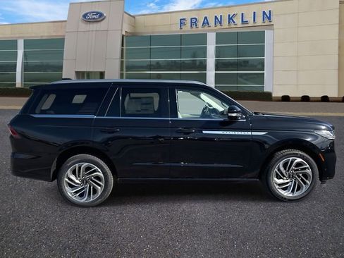 New 2025 Lincoln Navigator Reserve image 8