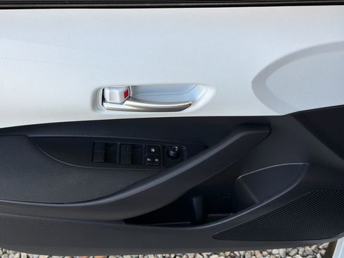 Used 2026 Toyota Corolla SE image 3