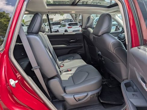 Used 2024 Toyota Grand Highlander FWD image 18