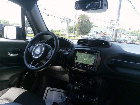Used 2022 Jeep Renegade Altitude w/ Convenience Group AWD/4WD image 22