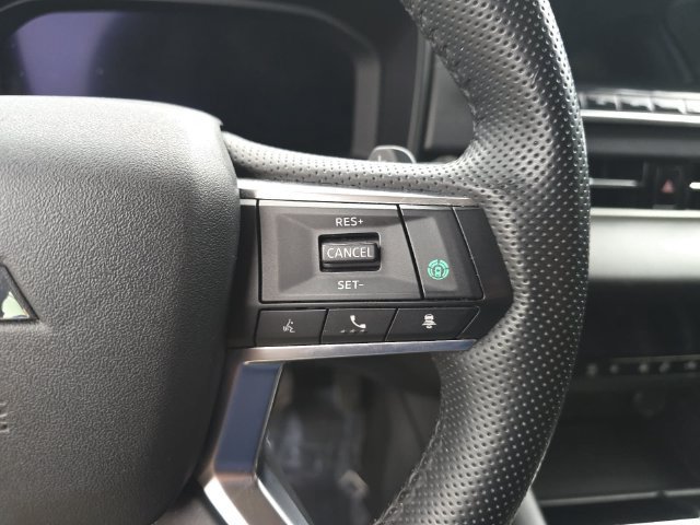 Used 2024 Mitsubishi Outlander 4WD Plug-In Hybrid image 18