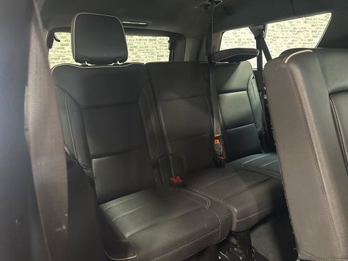 Used 2024 GMC Yukon XL SLT w/ SLT Luxury Package image 13