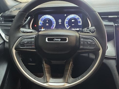 Used 2024 Jeep Grand Cherokee L Limited AWD/4WD image 17