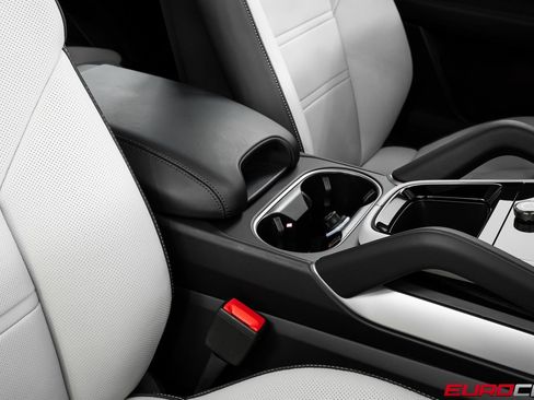 Used 2025 Porsche Cayenne Turbo image 36