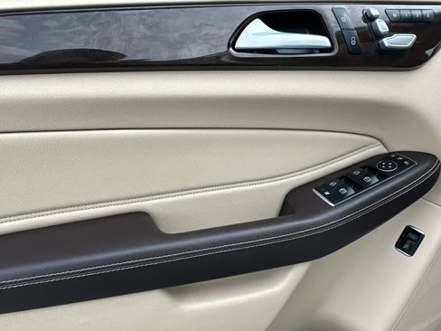 Used 2019 Mercedes-Benz GLE 400 4MATIC image 11