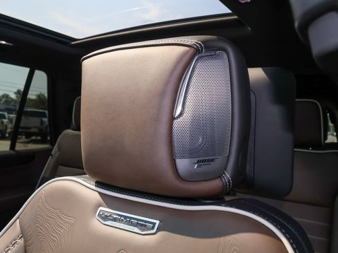 New 2026 GMC Yukon Denali Ultimate w/ LPO, Floor Liner Package AWD/4WD image 11
