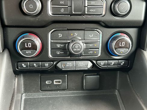 Used 2021 Chevrolet Suburban High Country image 19