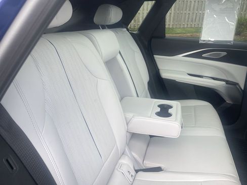 Used 2024 Cadillac Lyriq Luxury AWD/4WD image 30