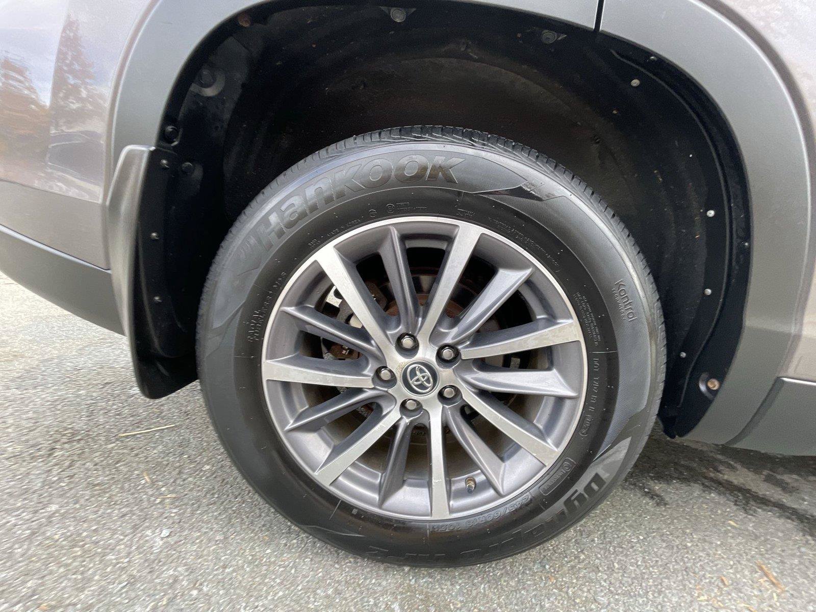 Used 2019 Toyota Highlander XLE AWD/4WD image 26