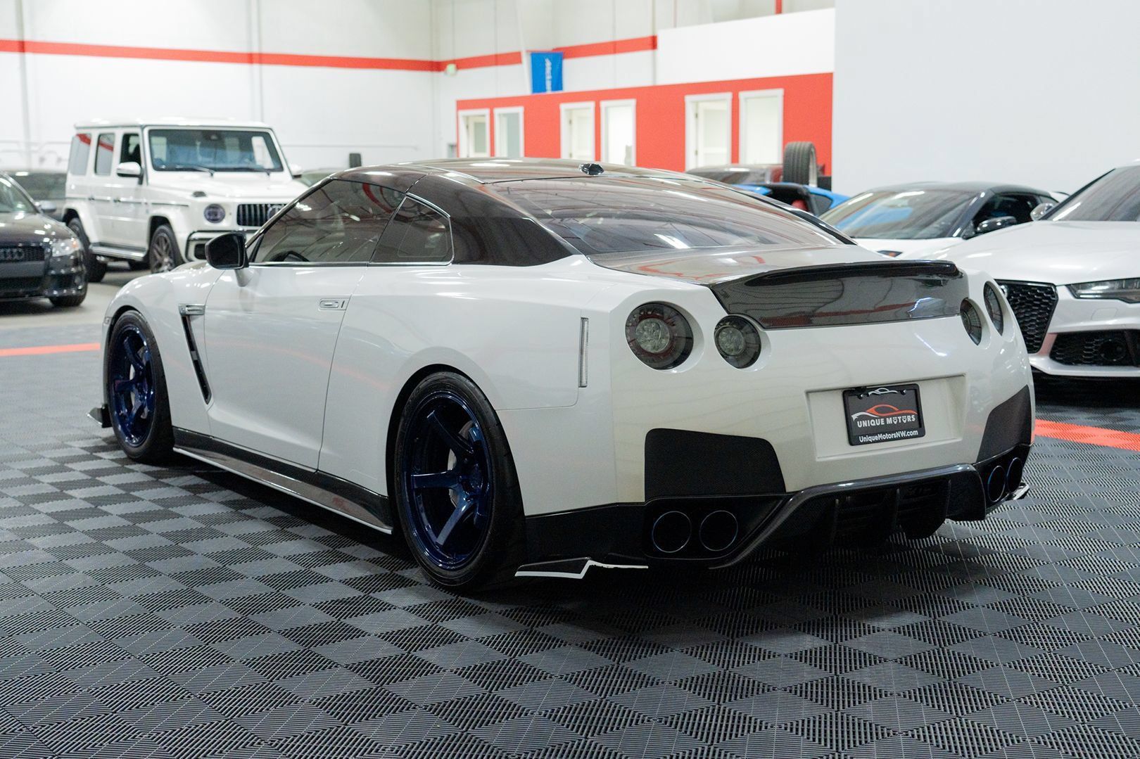 Used 2009 Nissan GT-R Premium AWD/4WD image 4
