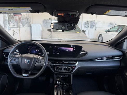 Used 2025 Buick Envista Sport Touring image 31