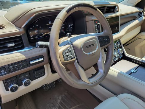 Used 2024 GMC Yukon XL Denali w/ Denali Reserve Package AWD/4WD image 11