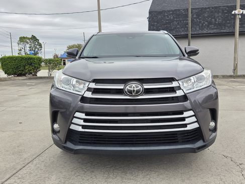 Used 2018 Toyota Highlander XLE image 2