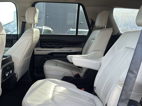 Used 2018 Ford Expedition Platinum image 25