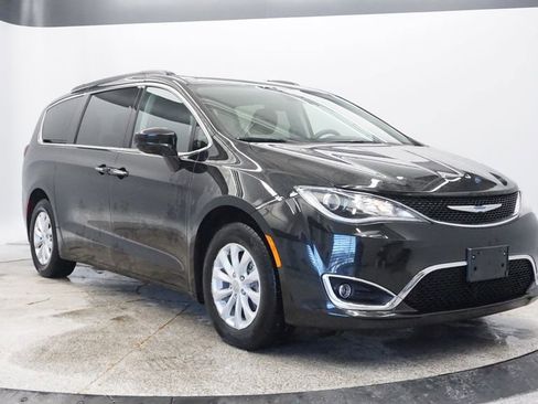 Certified 2018 Chrysler Pacifica Touring Plus image 10