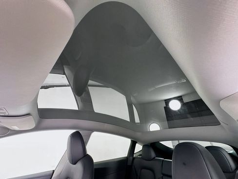 Used 2024 Tesla Model Y Long Range AWD/4WD image 8