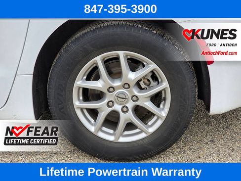 Used 2024 Chrysler Pacifica Touring-L FWD image 10