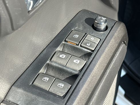 Used 2022 Toyota Tacoma TRD Off-Road image 18