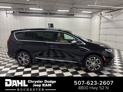 New 2026 Chrysler Pacifica Pinnacle w/ Trailer Tow Group